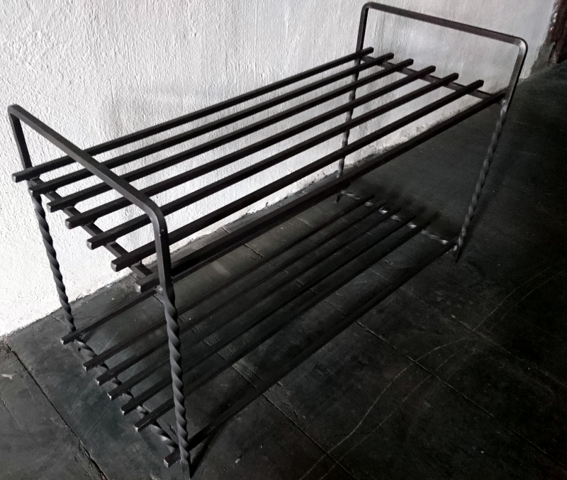 Metallist sepistatud ja keevitatud mööbel